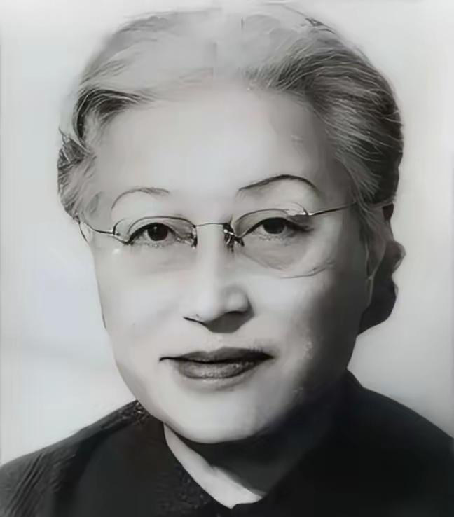 1971年，84岁的蒋介石收到了前妻陈洁如的遗书，书信中寥寥数语，道尽了这个女人