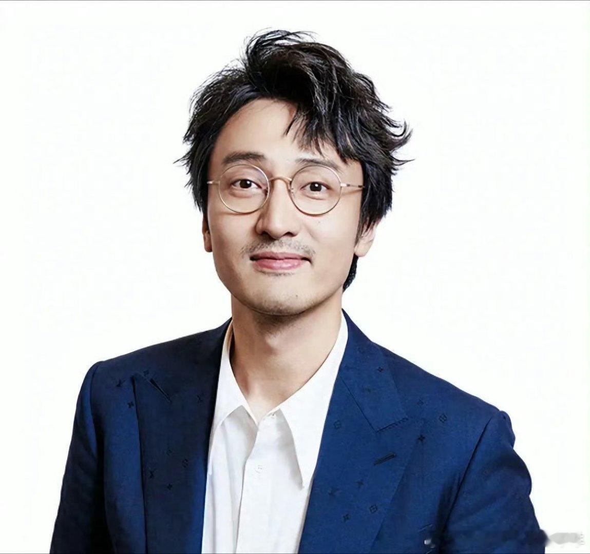 张睿对阵王传君披荆斩棘两大演员跨界同台竞技！张睿对阵王传君登上披哥初舞台，用心打