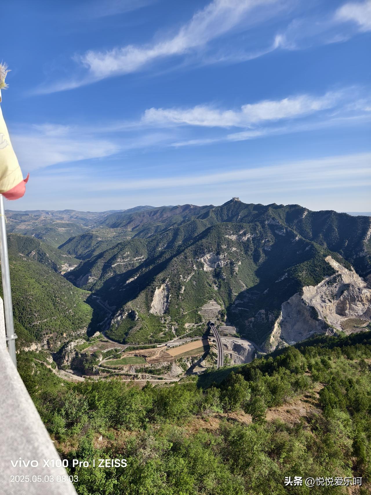 昨天我们小区微群里一女的说，她家孩子的自行车在一楼大厅里放着，丢了，说是不是推错