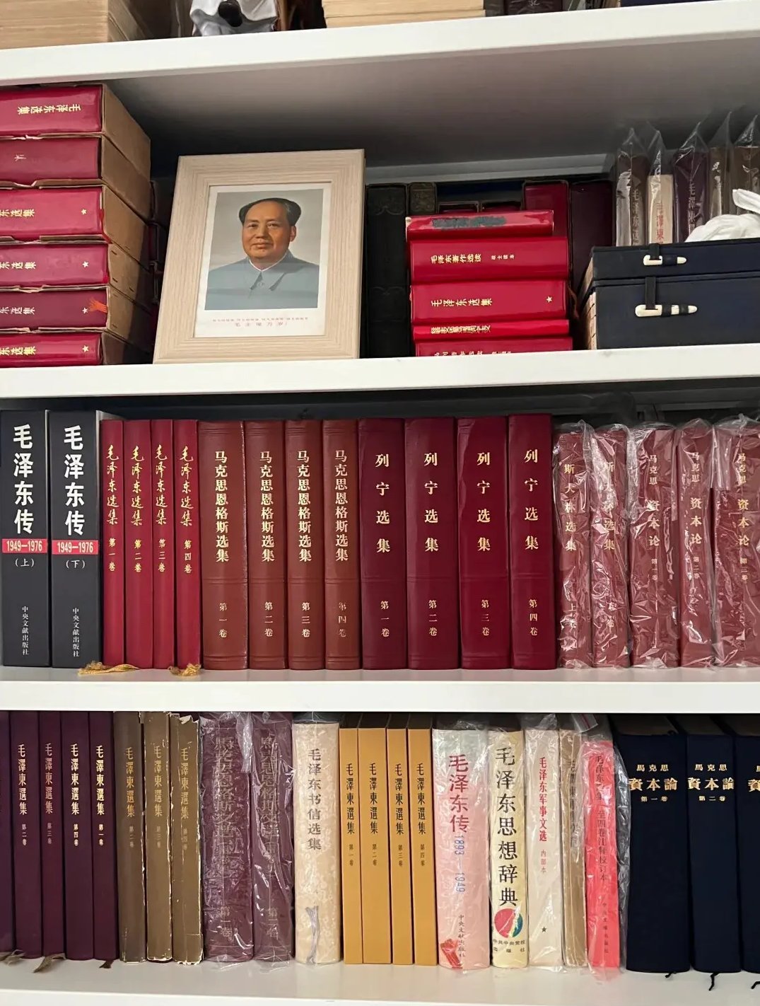 七夕也是晒书节给大家分享一句诗词：多少事，从来急；天地转，光阴迫。一万年太久，只