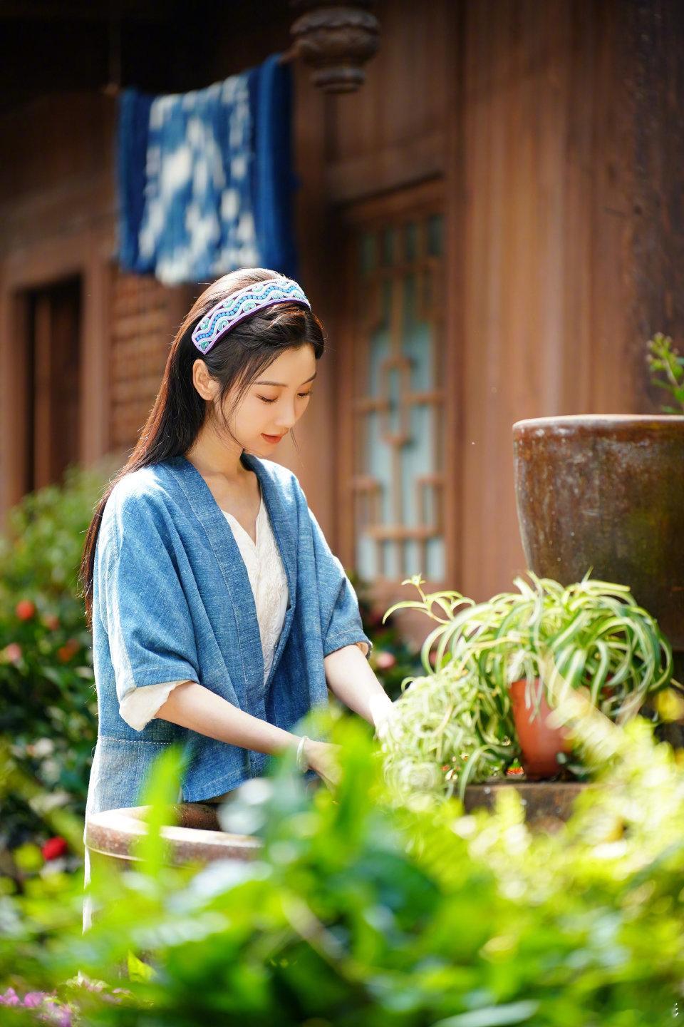 乌蒙深处杀青电视剧乌蒙深处回家吧，我们悬崖村不只有漂亮的苗绣，还有乌蒙深处最美的