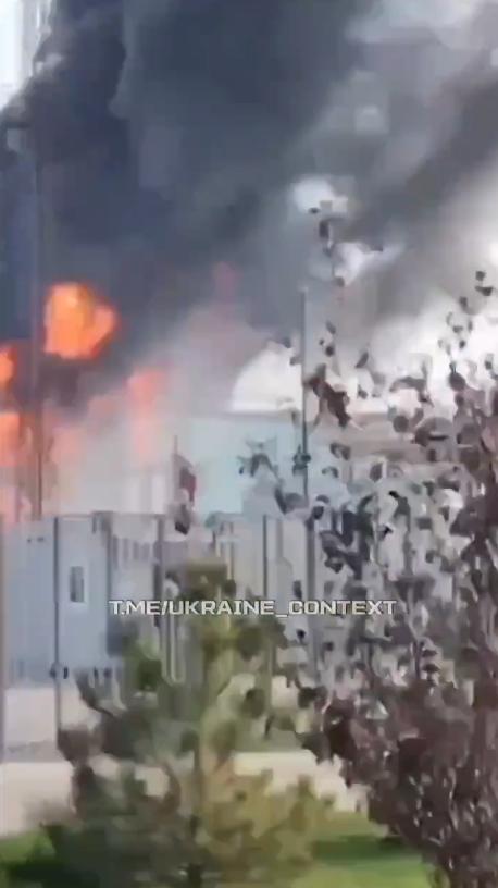 有网友爆料说，今天，罗斯托夫州塔甘罗格市一座高压电网变电站遭到袭击，导致塔甘罗格