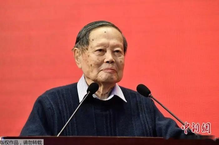 [白蜡烛][白蜡烛][白蜡烛]杨老一路走好​​​​杨振宁先生因病逝世​​​​杨振