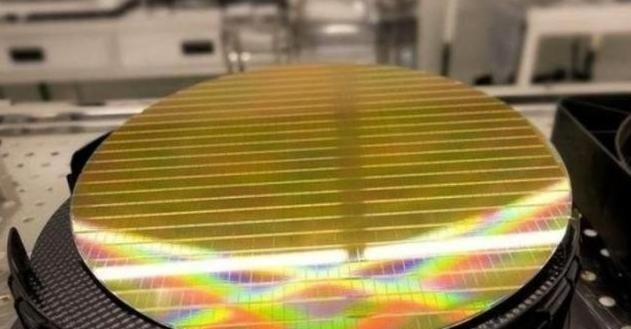 美利坚：绝不允许，使用美国技术的光刻机，卖给中国。中国：绝不允许，使用中国稀土的