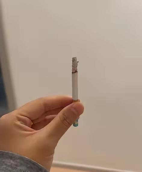 看房不用花钱请人，一根香就能简单自测通风，是干了30年泥瓦匠父亲教的土办法。
 