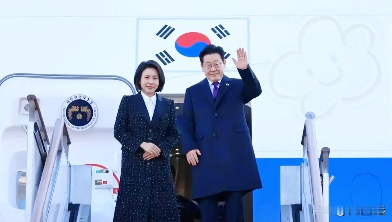 李在明携夫人访日，会晤高市早苗，精简阵容暗藏务实考量
 
1月13日上午9时15