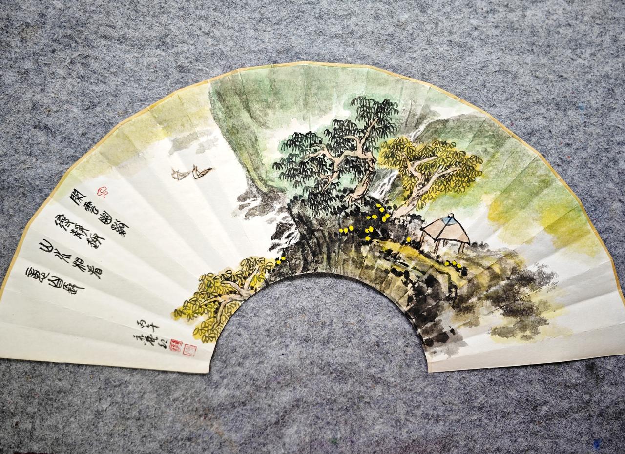 王丽红扇面：闲云幽溪寻静趣，山水相看意自长。