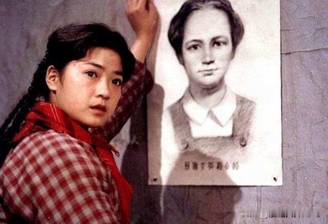 还记得这位女演员吗？
      这是出生在湖南的一位著名女演员。八十年代，是很