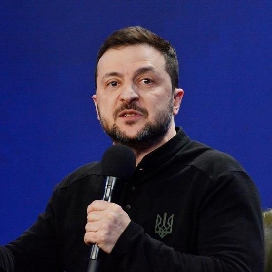 美俄达成共识，特朗普的对手变了，泽连斯基要紧急访美，欧洲危险了。怕什么来什么，领