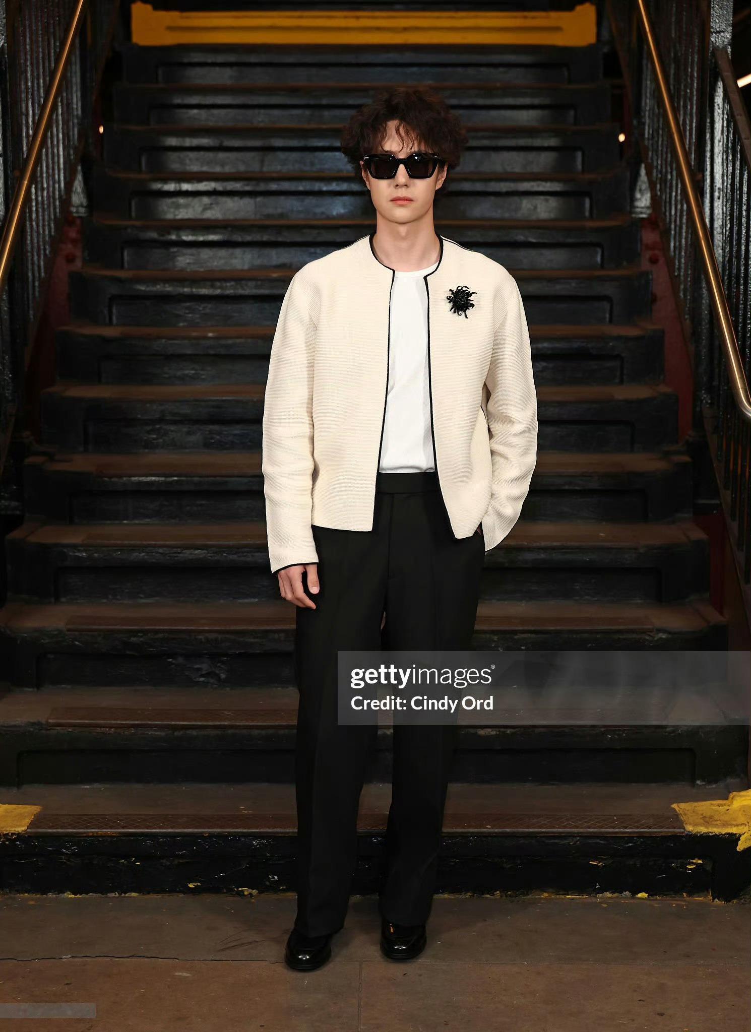 王一博 in CHANEL 📷 今日高级手工坊系列大秀的G社生图来了！香家贵公