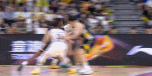 胡明轩帽了曾繁日？？广东男篮vs吉林男篮胡明轩