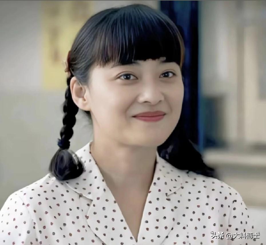 她将安杰从娇纵小姐到温润老人的半生蜕变，演得细腻又鲜活，没有刻意煽情，却在柴米油