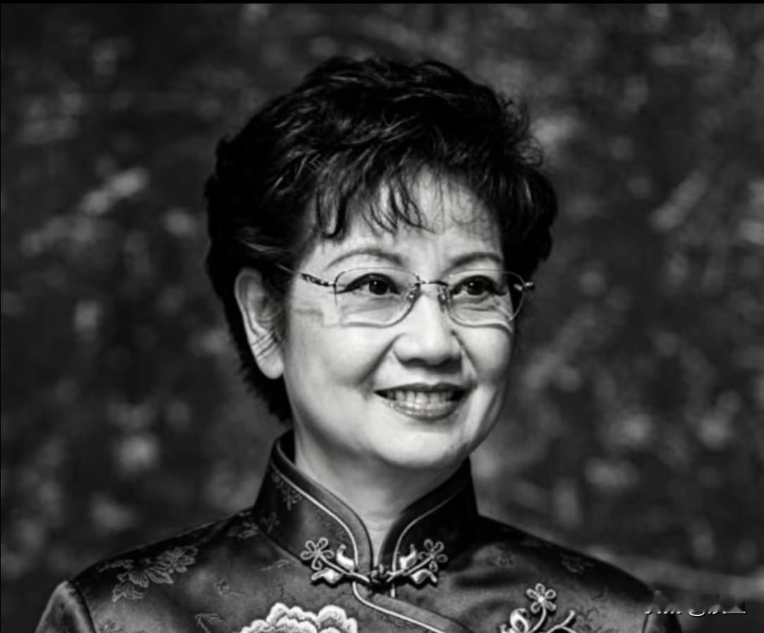 京剧名家李维康走了，79岁，本该是享福的年纪。看到新闻里说她住院两三个月，好不容