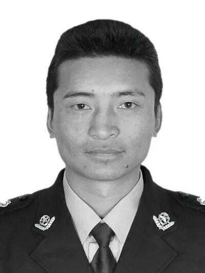 生命定格海拔3500米！四川阿坝37岁“黑猫警长”额旺格拉，在抓捕潜逃25年持枪