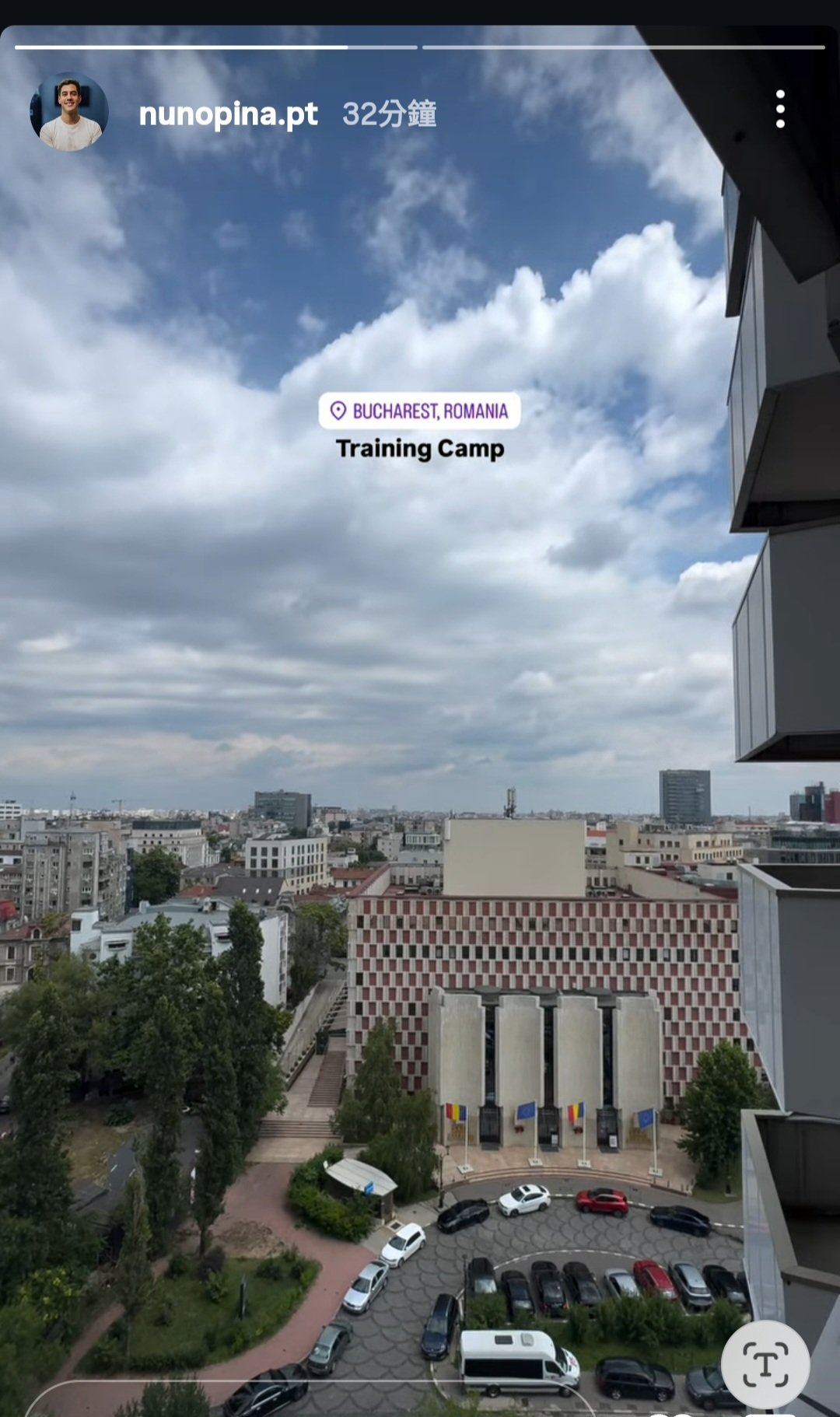 住酒店啊 地点感觉很不错？ps 从旁边建筑可以看出罗马尼亚不少装空调的