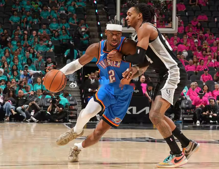 NBA季后赛继续进行，雷霆主场127-114战胜马刺，西决大比分3-2领先。本场