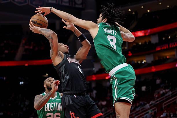 火箭输凯尔特人这场比赛，真是有些太屈辱了。主场输对手20多分，听起来已经够丢脸了