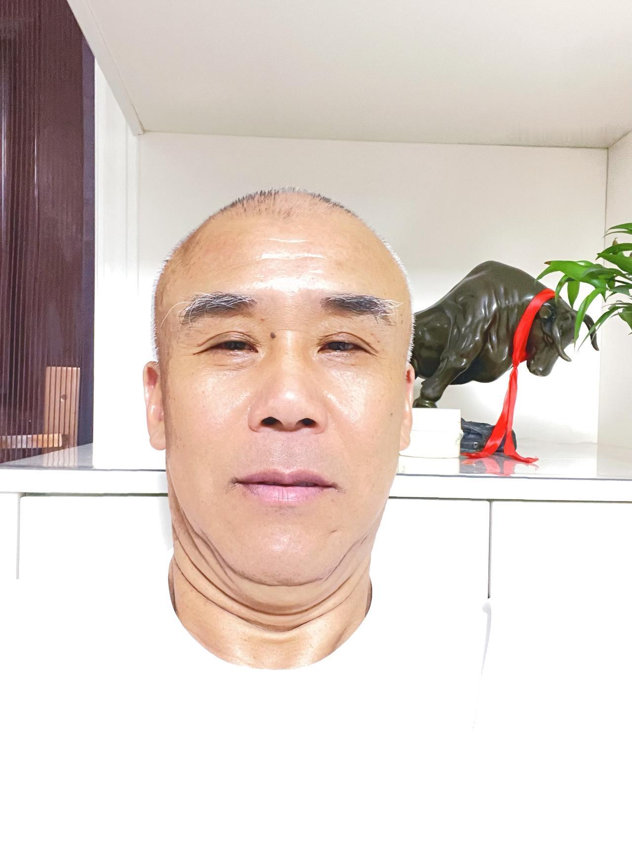 昨日申城到广州
一路畅通无拥堵

车速不快也不慢
不知不觉吃家饭

洗洗尘灰解疲
