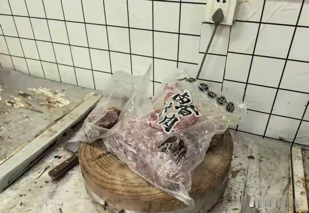 比如“xx牛肉”是餐饮界都家喻户晓的假冒预包装产品，都是“鸭肉”冒充的，还有什么