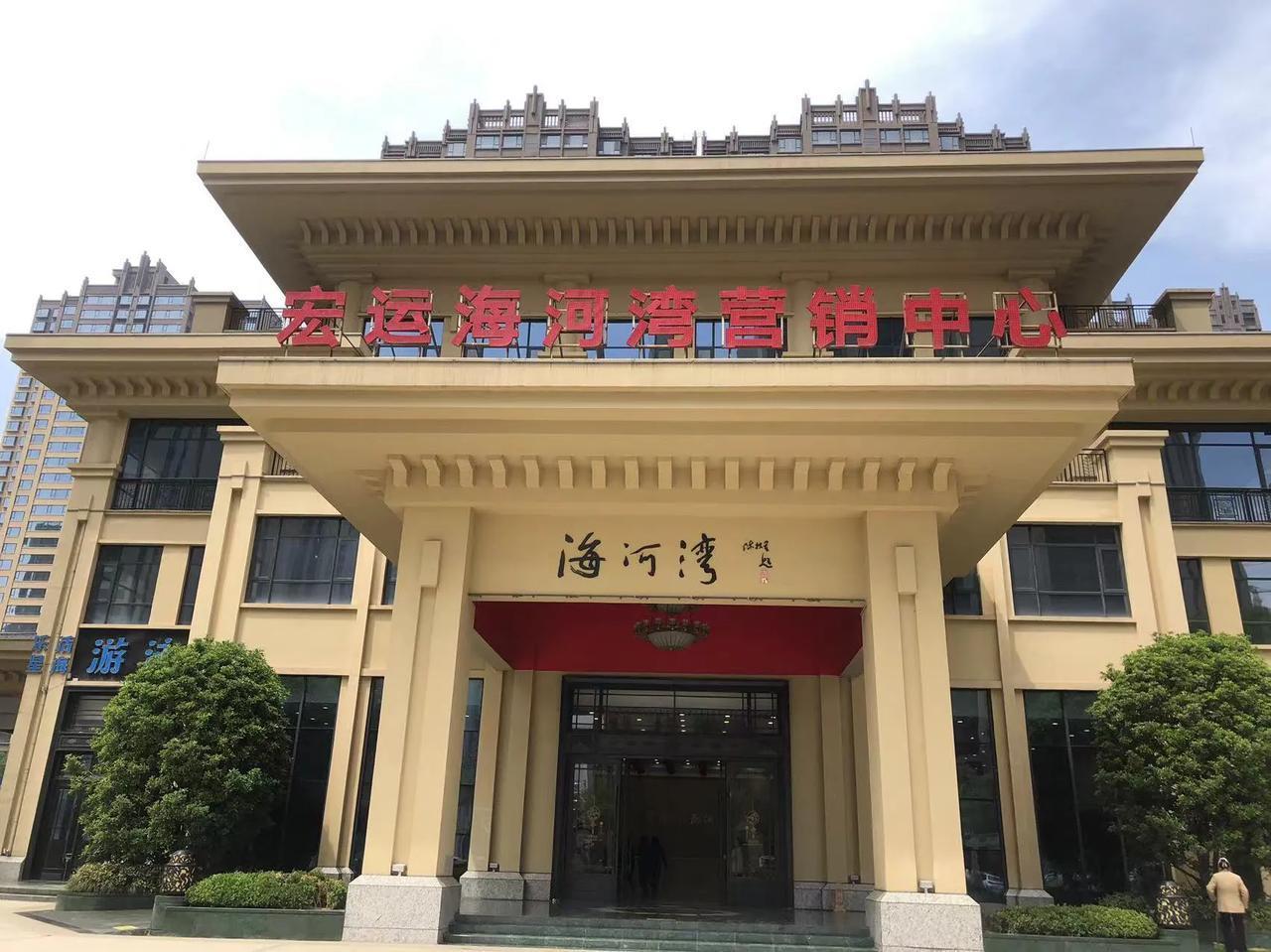 在宝鸡的所有小区里，海河湾让人印象深刻，去年有幸去过一次海河湾，是去朋友家中吃饭