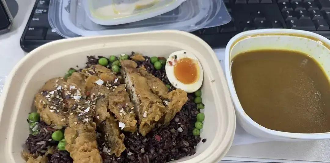 前段时间，有人因为一直狂吃紫米饭，体重稳稳保持在44kg，还被朋友误会成拼命减肥