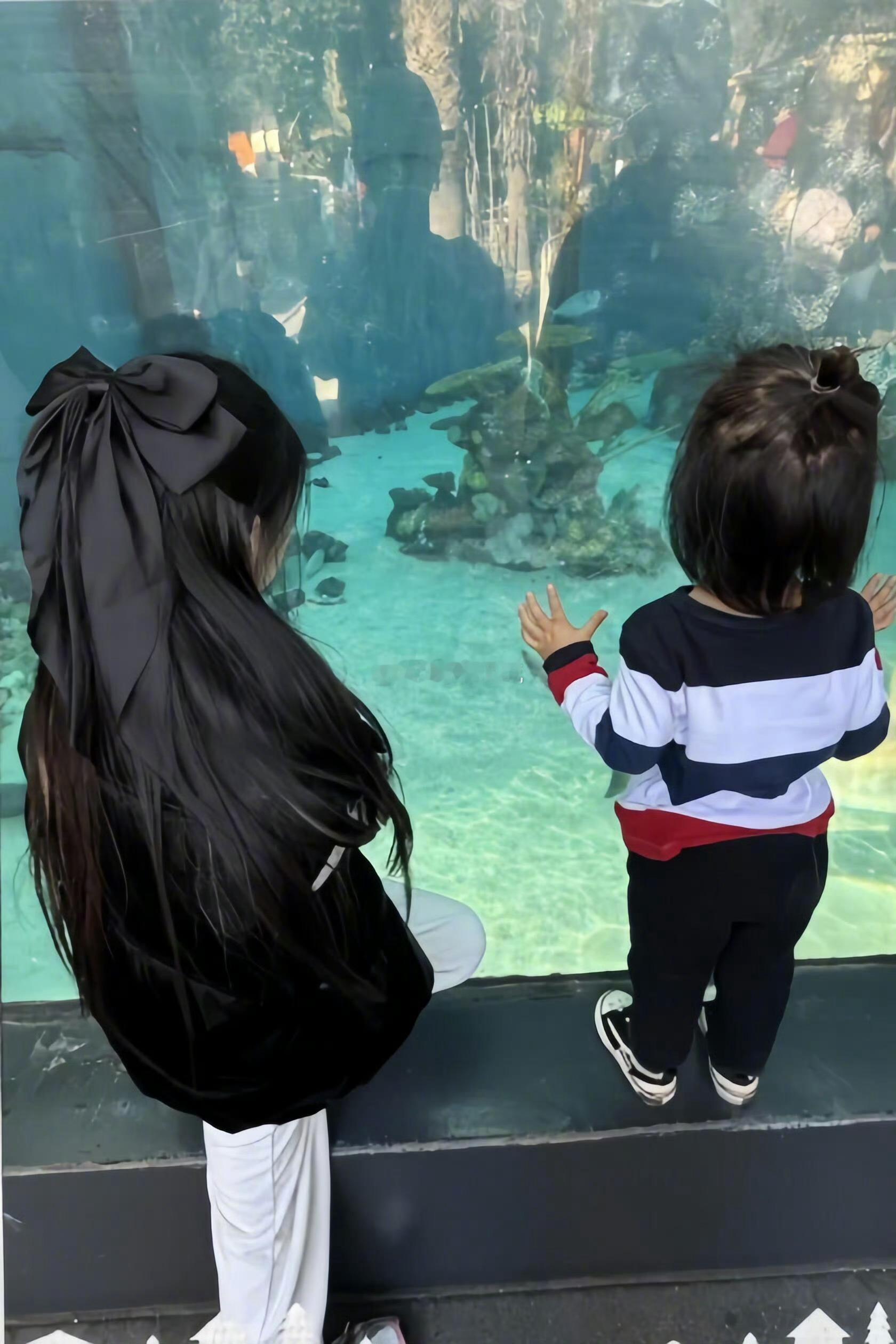 谁不羡慕戚薇李承铉的家庭模式！戚薇李承铉原来是长期主义父母 教育观念完全一致，平