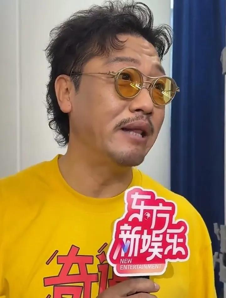 减肥后的贾冰，撞脸郑中基。

说实话，还真有点那么回事，毕竟减肥后的贾冰不仅变瘦