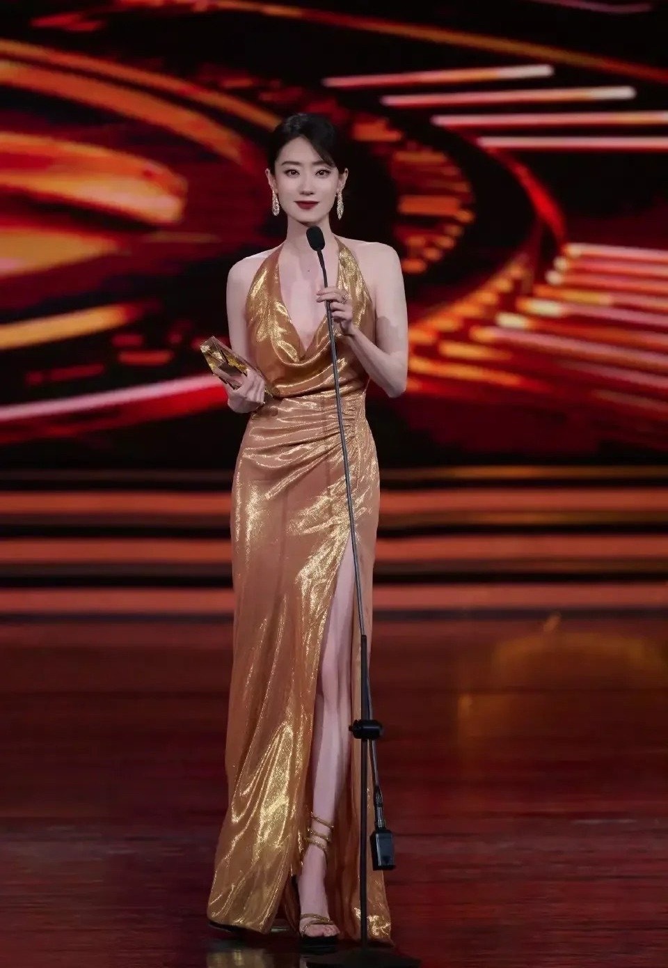 张小斐女本位呜呜真的好爱张小斐这种状态！永远以自己为先，敢追求敢表达，不被定义也