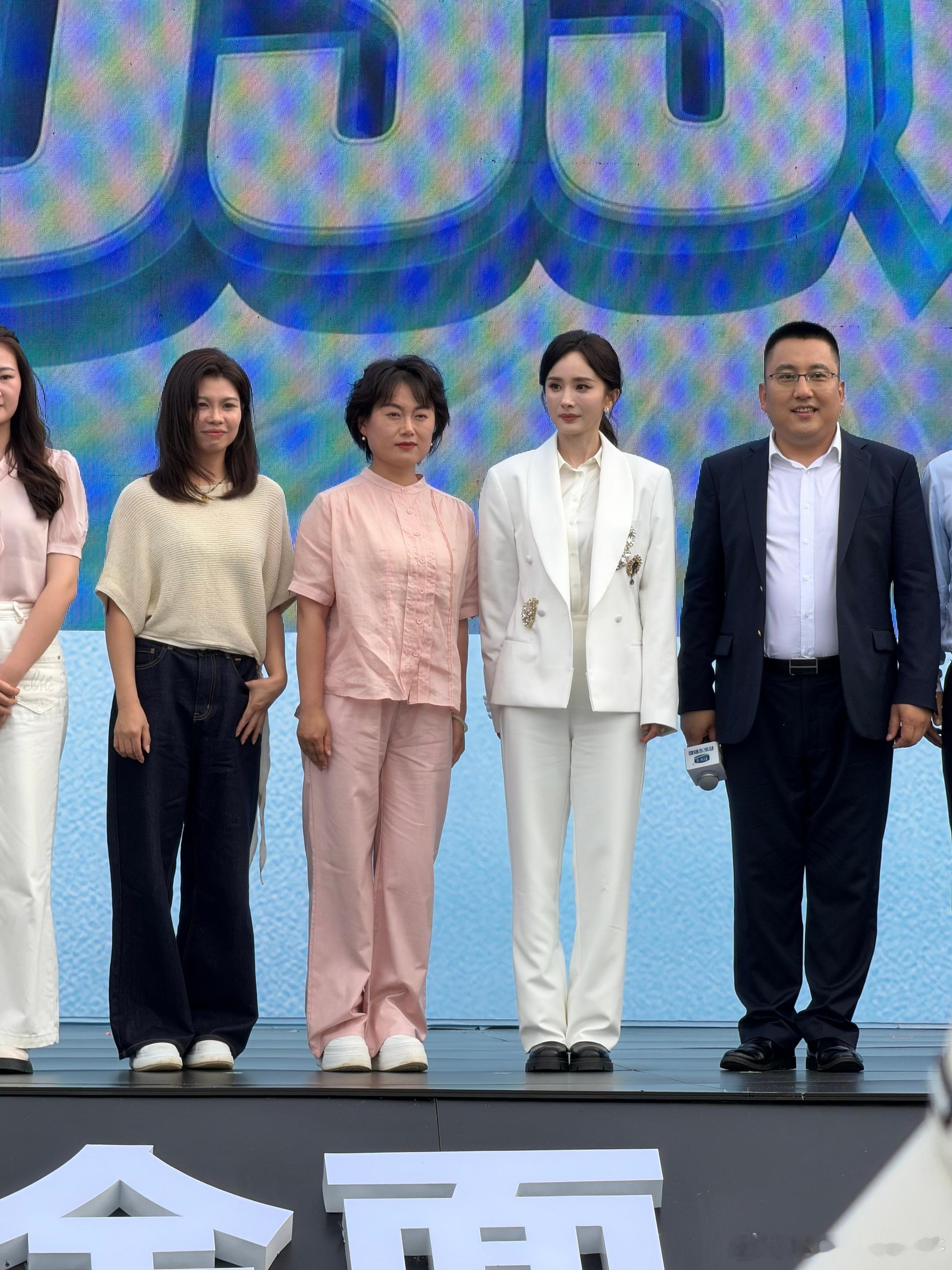 君乐宝这周末相约打卡君乐宝优致牧场！跟着杨幂实地探访才明白，宝妈偏爱优致不是没道