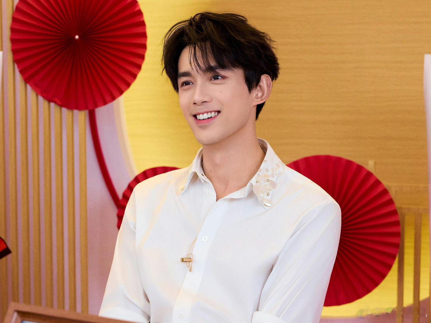 吴磊代言升title🈶，数量与质量双双在线，商业价值一路飙升，不愧是国民演员吴