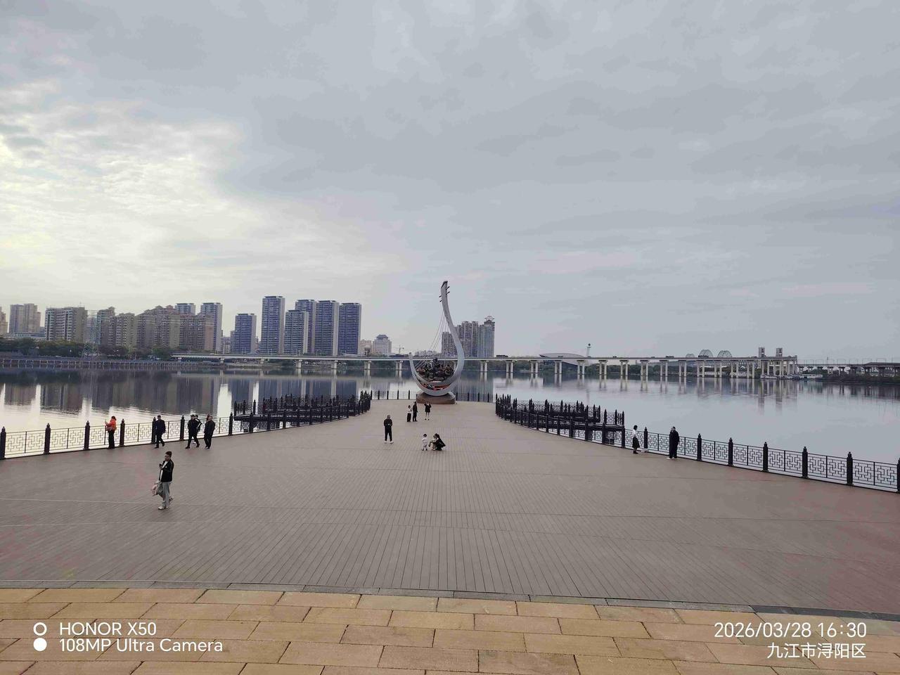 我的今日状态：😁轻松愉快
我这里的天气：🌤️多云3月28日长庆阁景色