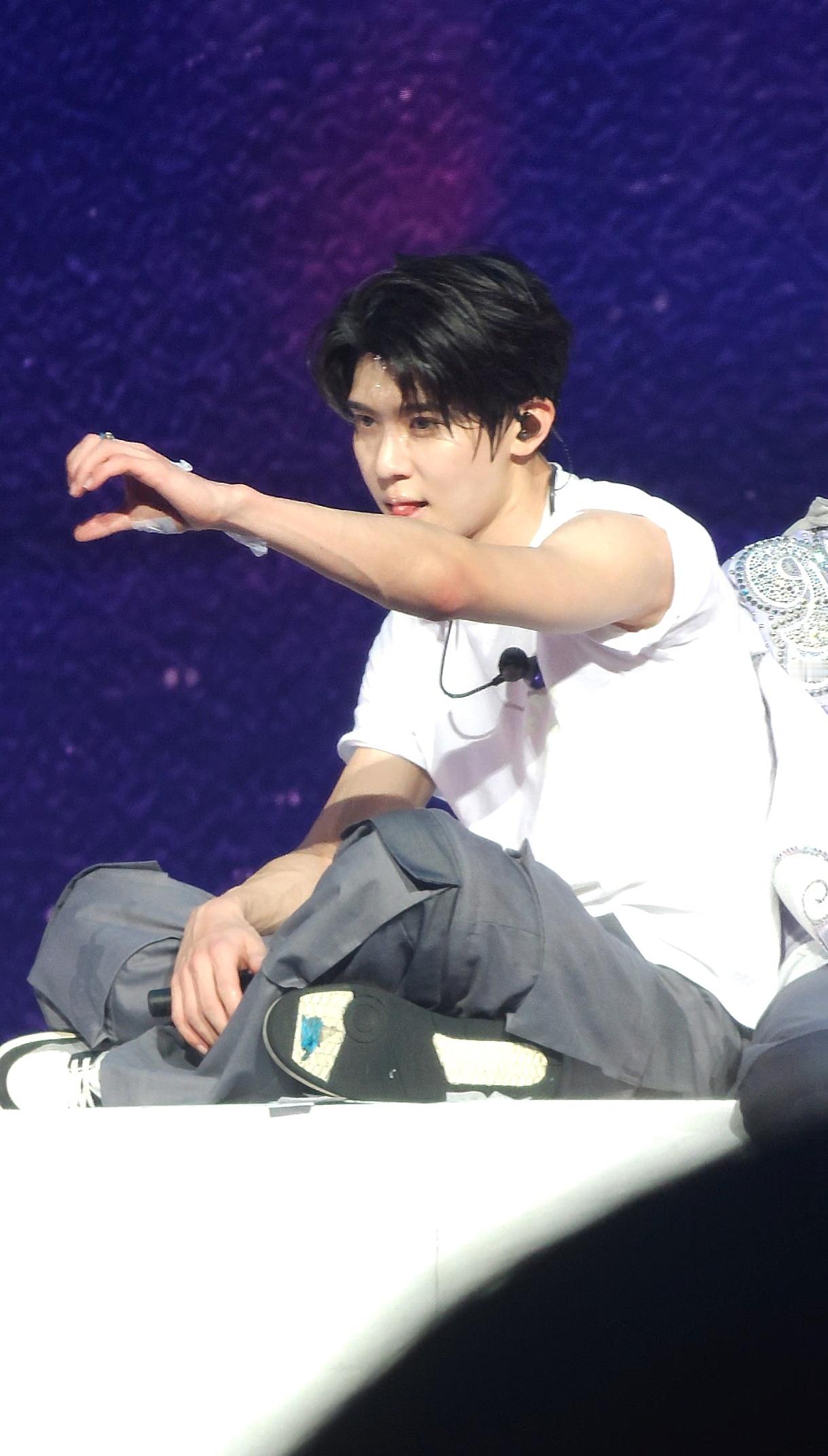 他真的....拍不出他的半分美貌 