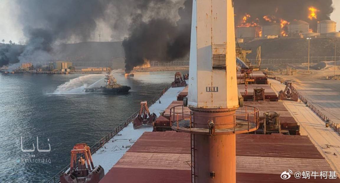 阿曼苏拉尔港应该不止被一架无人机攻击，图中起码有三四个独立火点来源：نايا -