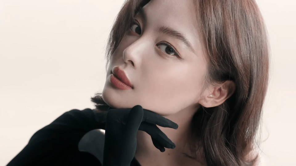 辛芷蕾升雅诗兰黛全球彩妆代言人，全球加冕，已是最高T了，加无可加了