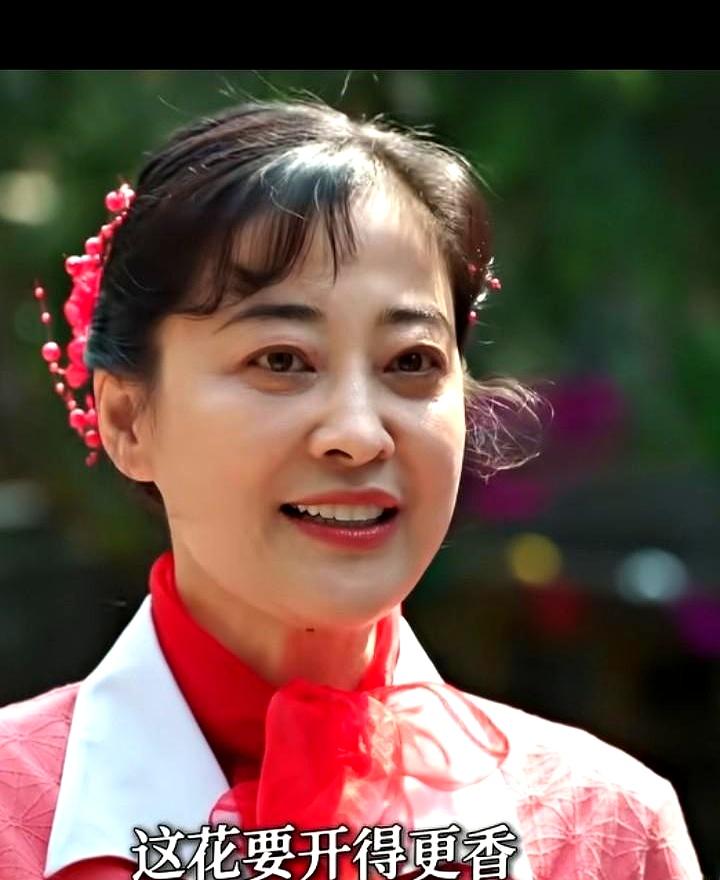 女明星都瘦成“纸片人”了，梅婷却敢“胖”着上镜。
《父母爱情》里，她演的安杰结