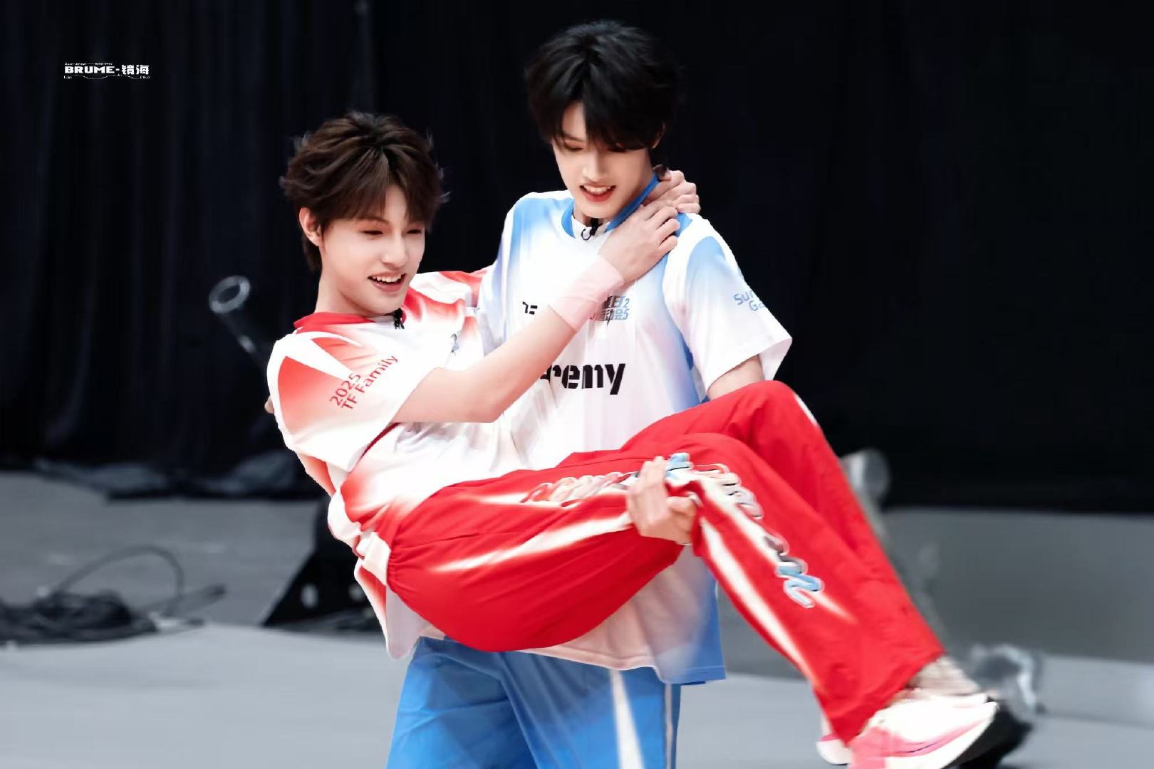 极禹没有合作舞台张泽禹张极没有合作舞台 张泽禹张极没有合作舞台，omg还极禹舞台