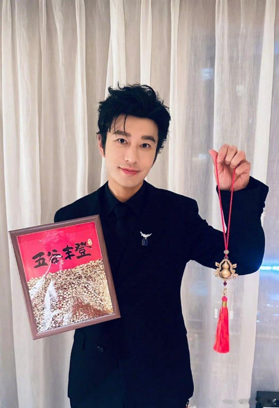 黄晓明终于成了黄博6月10日，上海戏剧学院公布了2026年博士研究生拟录取名单。