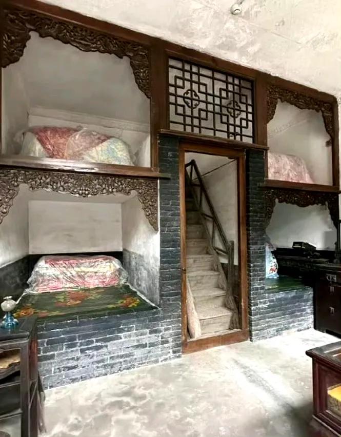 原来我们学生的宿舍灵感来源于我们古代时期丫鬟的卧室。高校宿舍那些事 学生宿舍也实