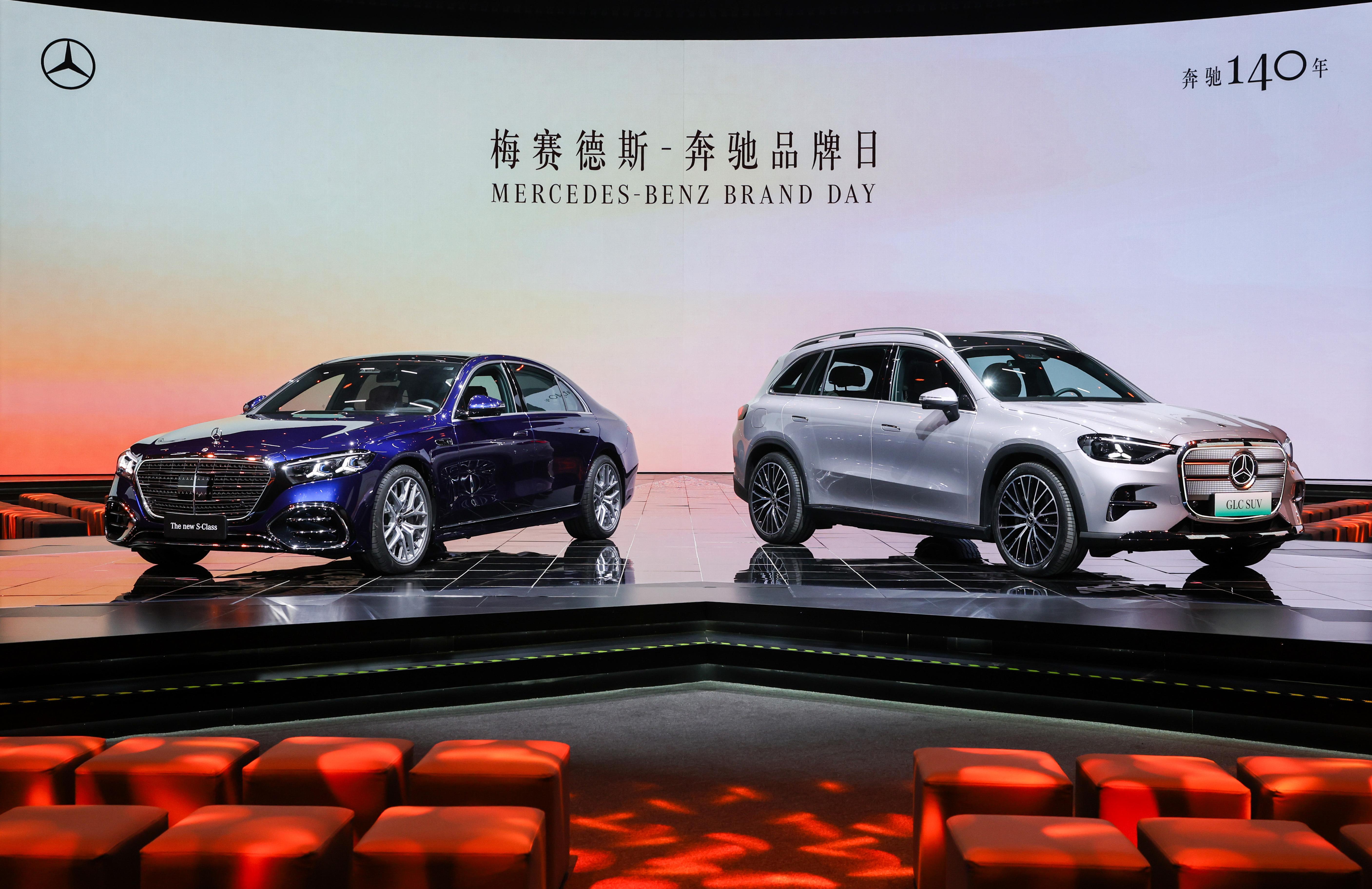 梅赛德斯-奔驰品牌日惊喜连连啊，全新纯电GLC SUV全球首秀，全新S级和迈巴赫