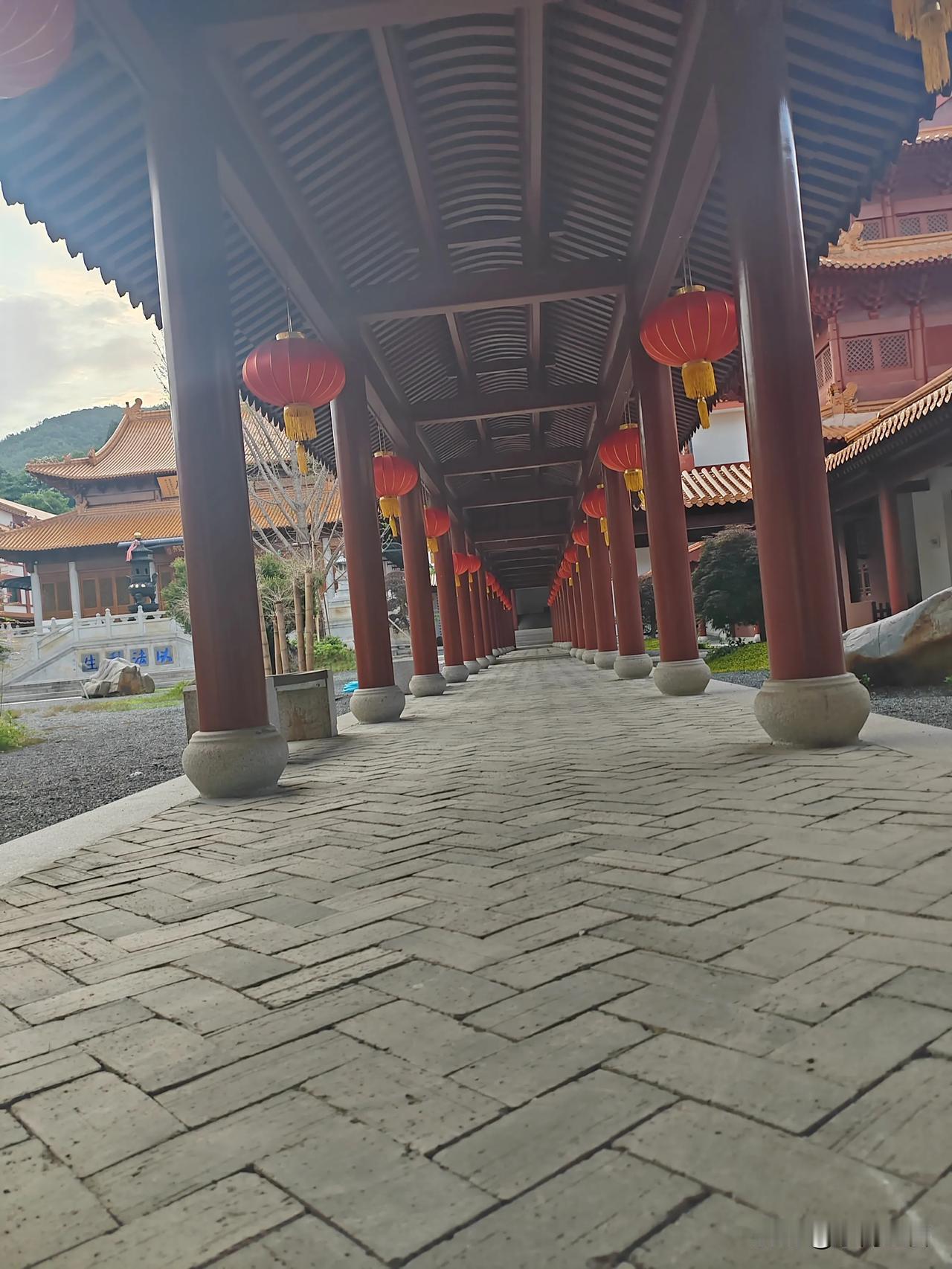都赞陶渊明“归隐田园”超洒脱？但少有人提：他的“避世”背后，藏着填不饱肚子的窘迫