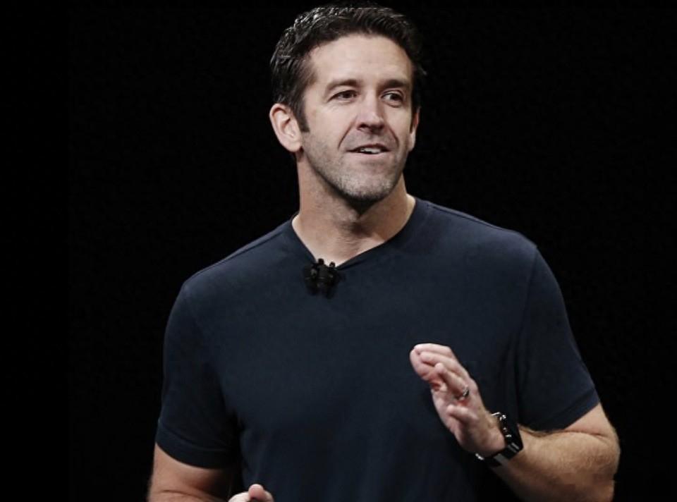 有一说一，单论 “守业 + 搞钱”，库克真的算顶级打工人了。居然都干了 15 年