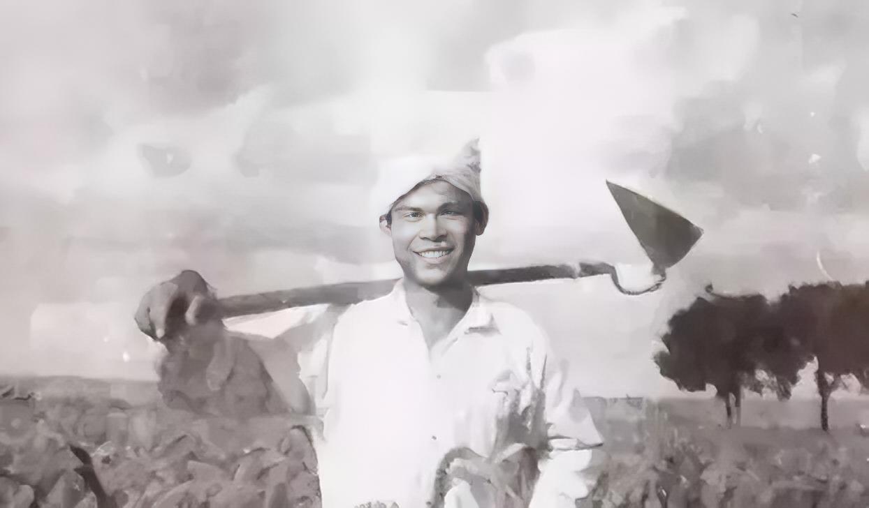 1972年，知青孟繁成去喝队长家儿子喜酒，吃饭时，队长的女儿冯玉凤突然问：“繁成