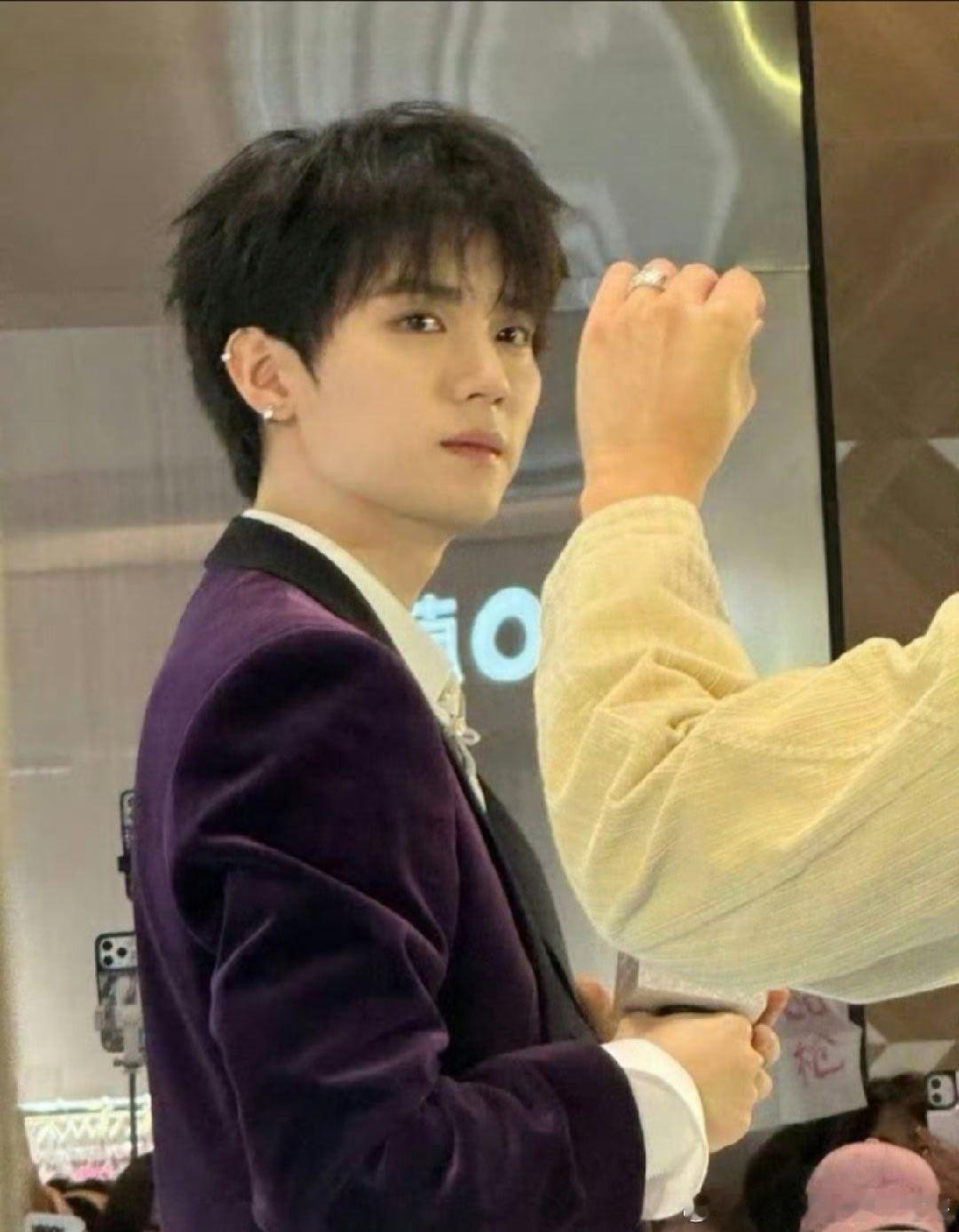 今日份男明星营业生图：于适，李昀锐，王星越，周翊然 