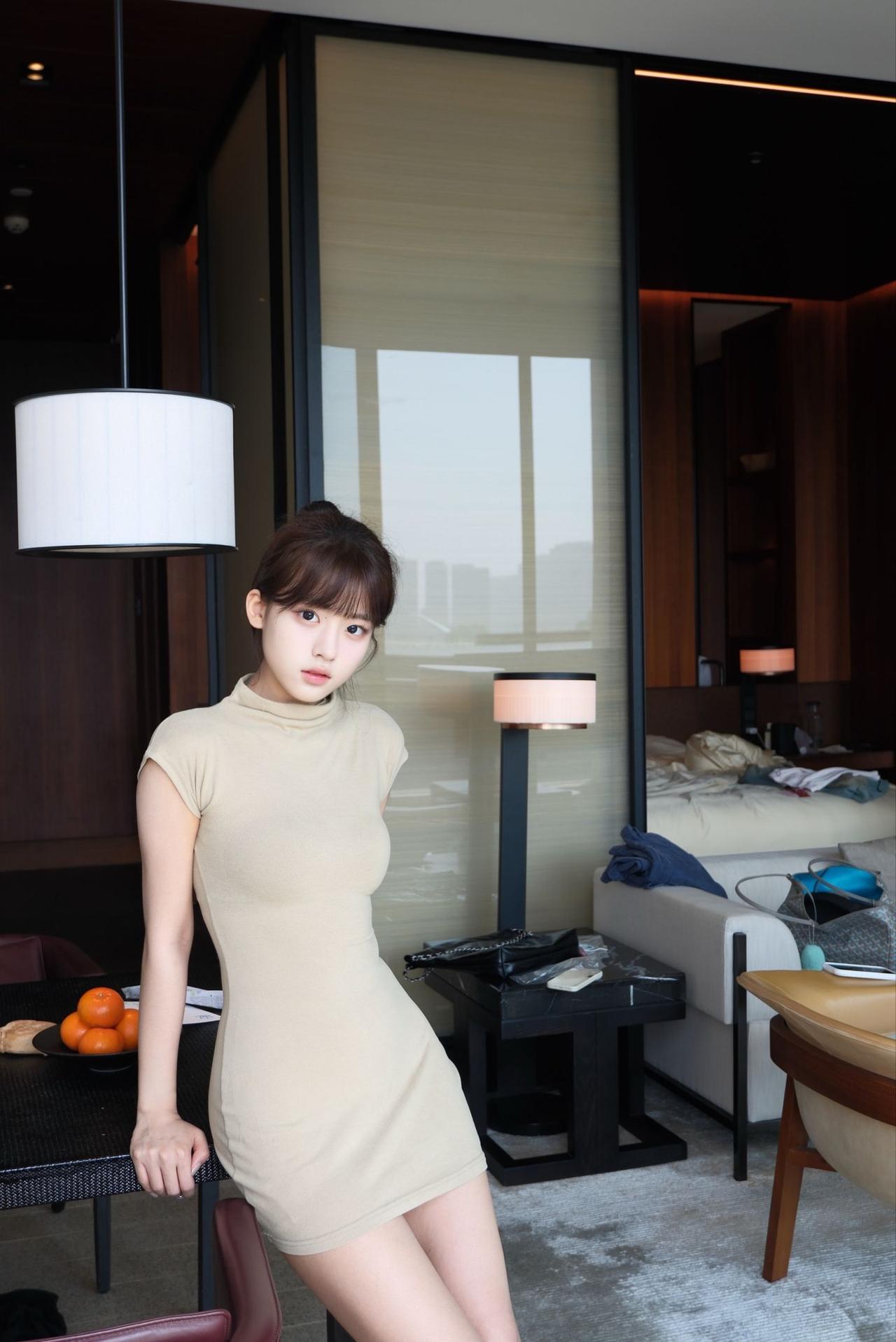 晒图笔记大赛看看气质女神的穿着搭配吧 晒出相册最喜欢的一张照片 手机摄影街拍人文