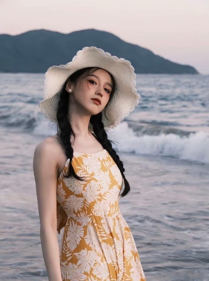 曝张雅琪已婚刷到张雅琪这个瓜，说是早就跟那个烘焙品牌金萝莎的公子结婚了？他俩高中