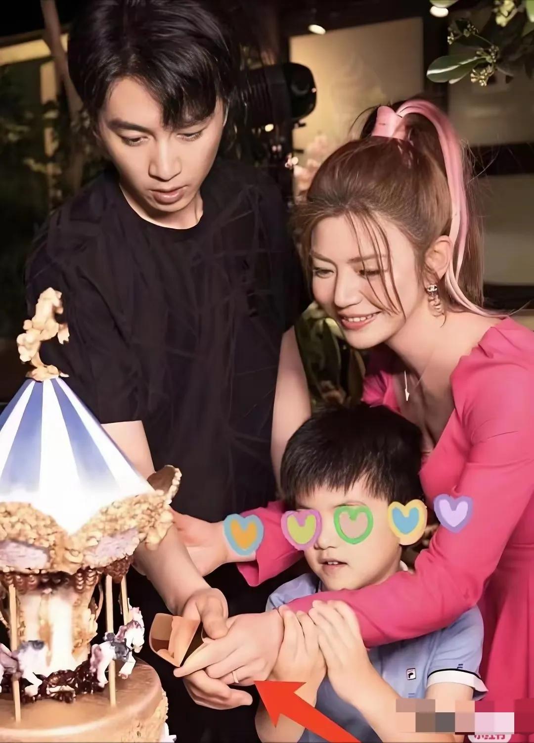两位又传婚变了，不知是真是假？希望不是真的！！能结婚不容易，离一对少一对……