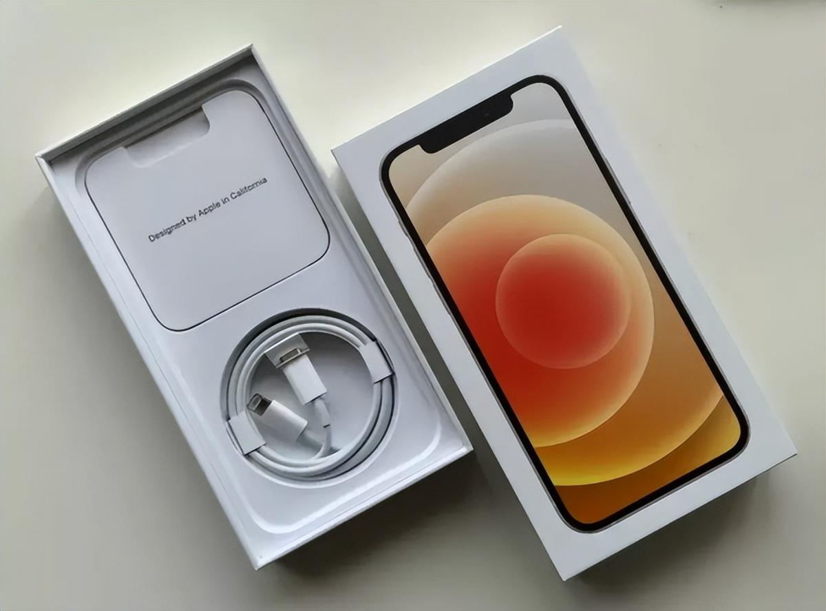 [吃瓜群众]盘点苹果为了环保，做了多少匪夷所思、不可理解的奇葩事情，耳机孔和充电