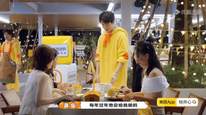 龚俊这菜看着就帅 热窝鸡上桌，顾客先夸帅，龚俊这魅力挡不住啊。 ​​​