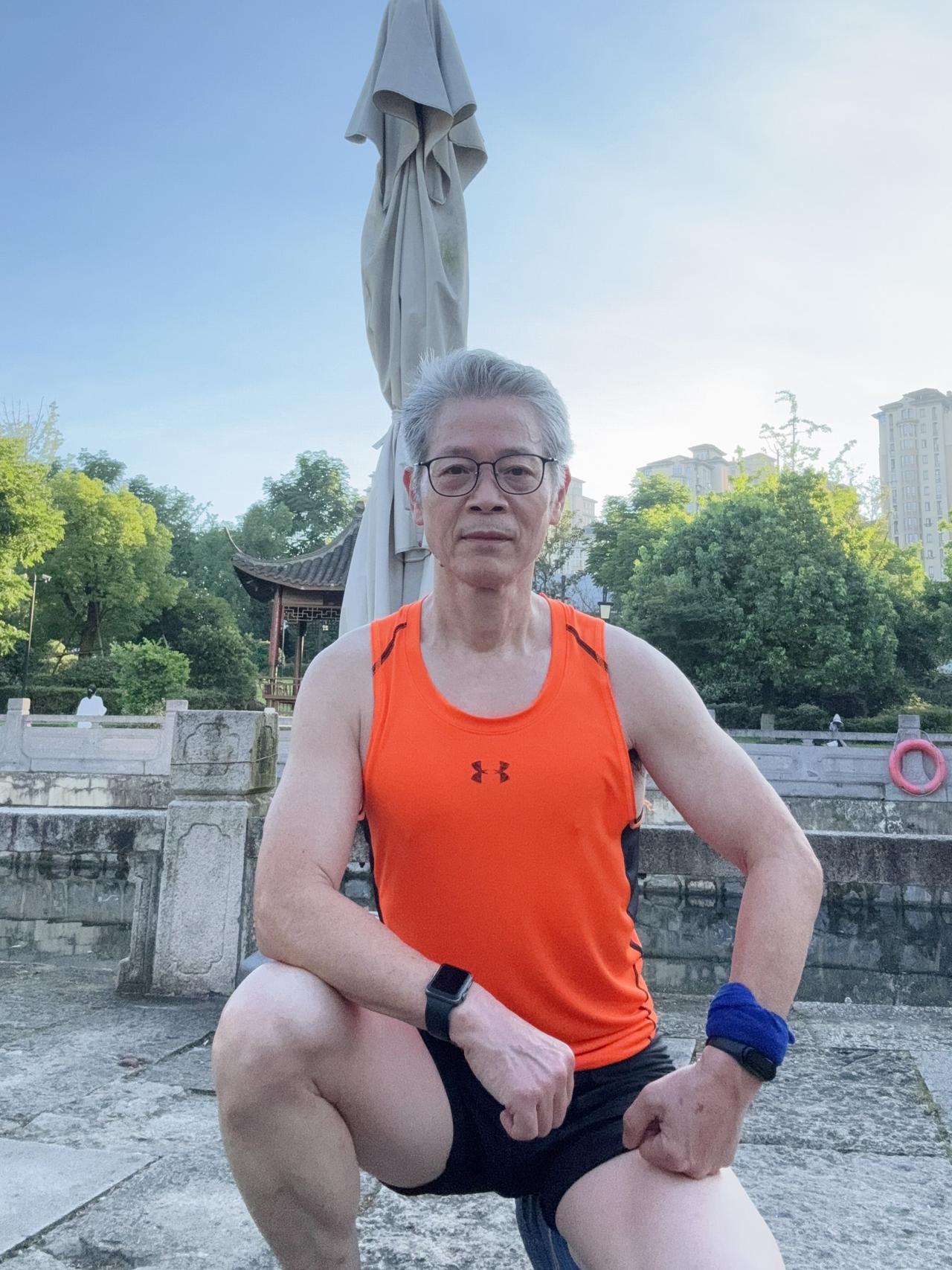 非常感谢您的鼓励！人到这个年纪能坚持运动确实要克服不少惰性，我也会继续保持稳妥的