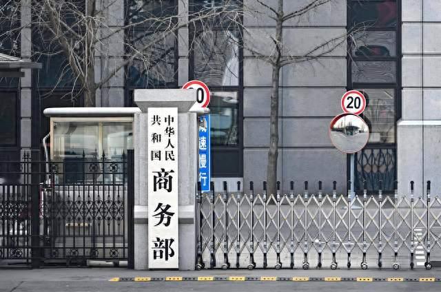搬起石头砸自己的脚！美国稀土博弈彻底陷入僵局